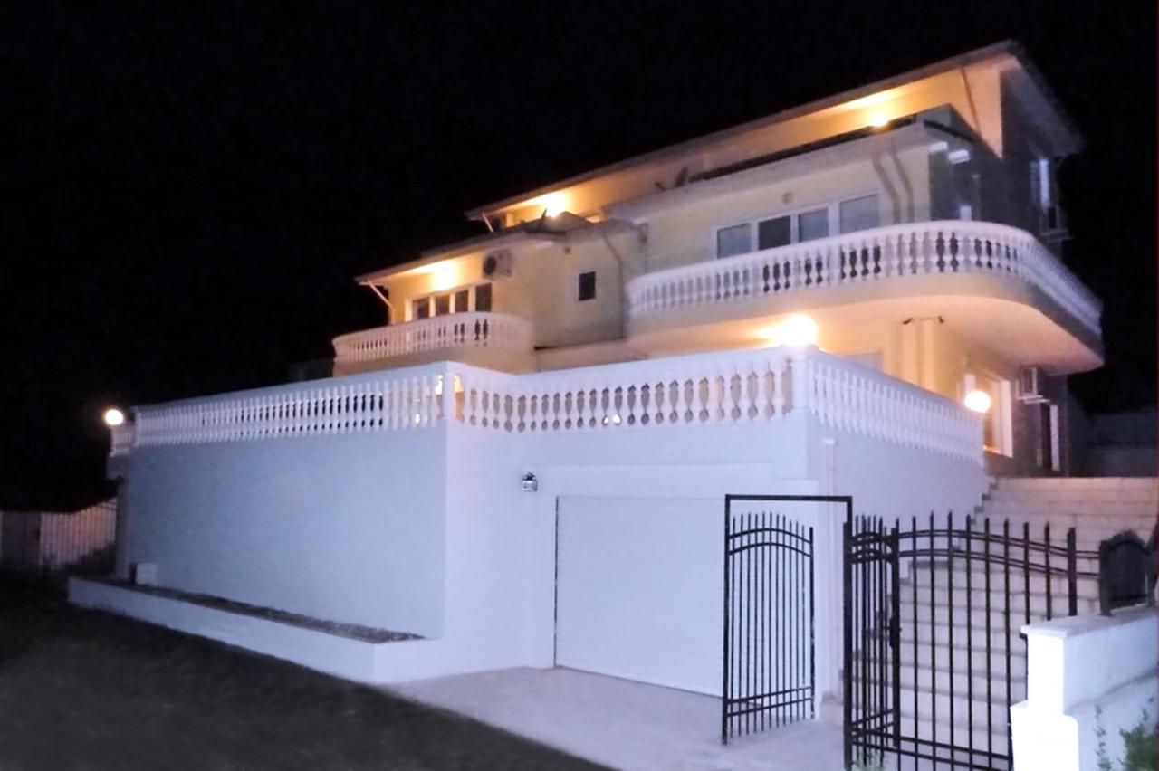 Villa Sorento Italian Neoclassica Балчик Экстерьер фото