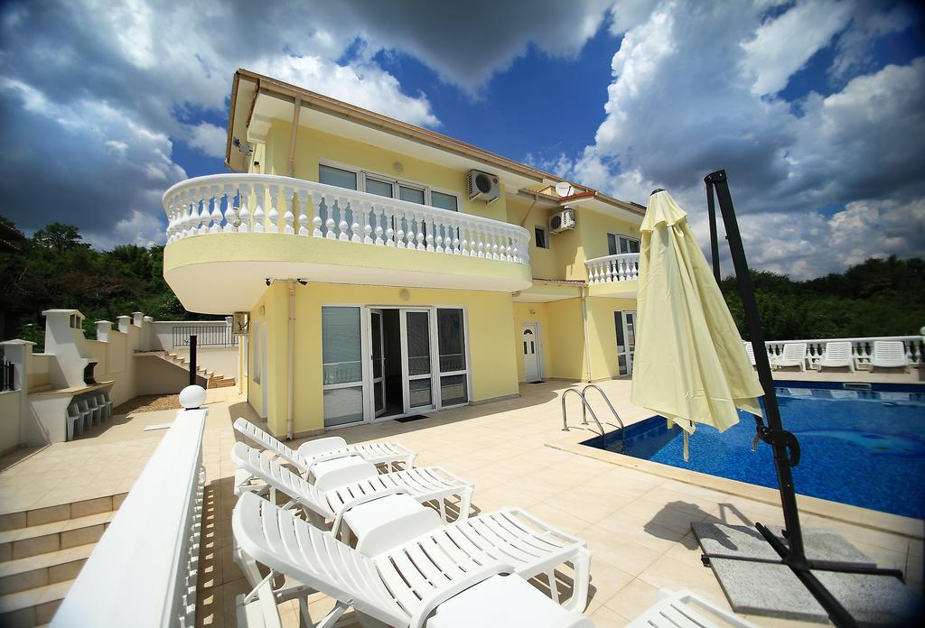 Villa Sorento Italian Neoclassica Балчик Экстерьер фото